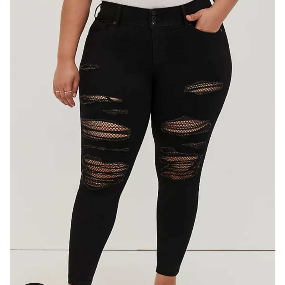- 🌟HOST PICK🌟🆕️22W BLACK DESTRUCTED JEGGING WITH FISHNET UNDERLAY
